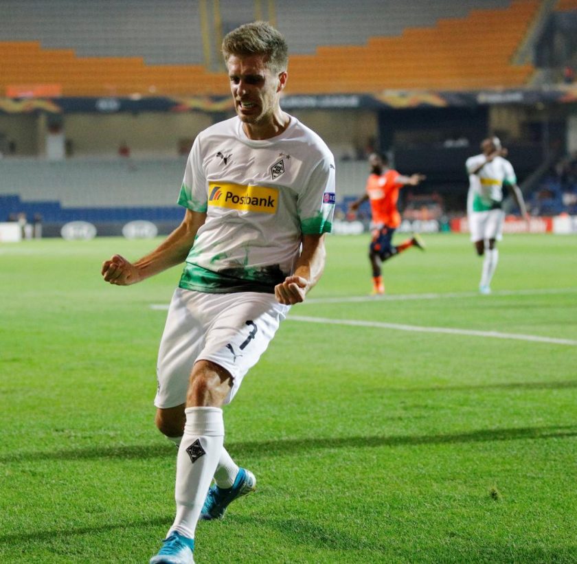 B. Monchengladbach VS Istanbul Buyuksehir